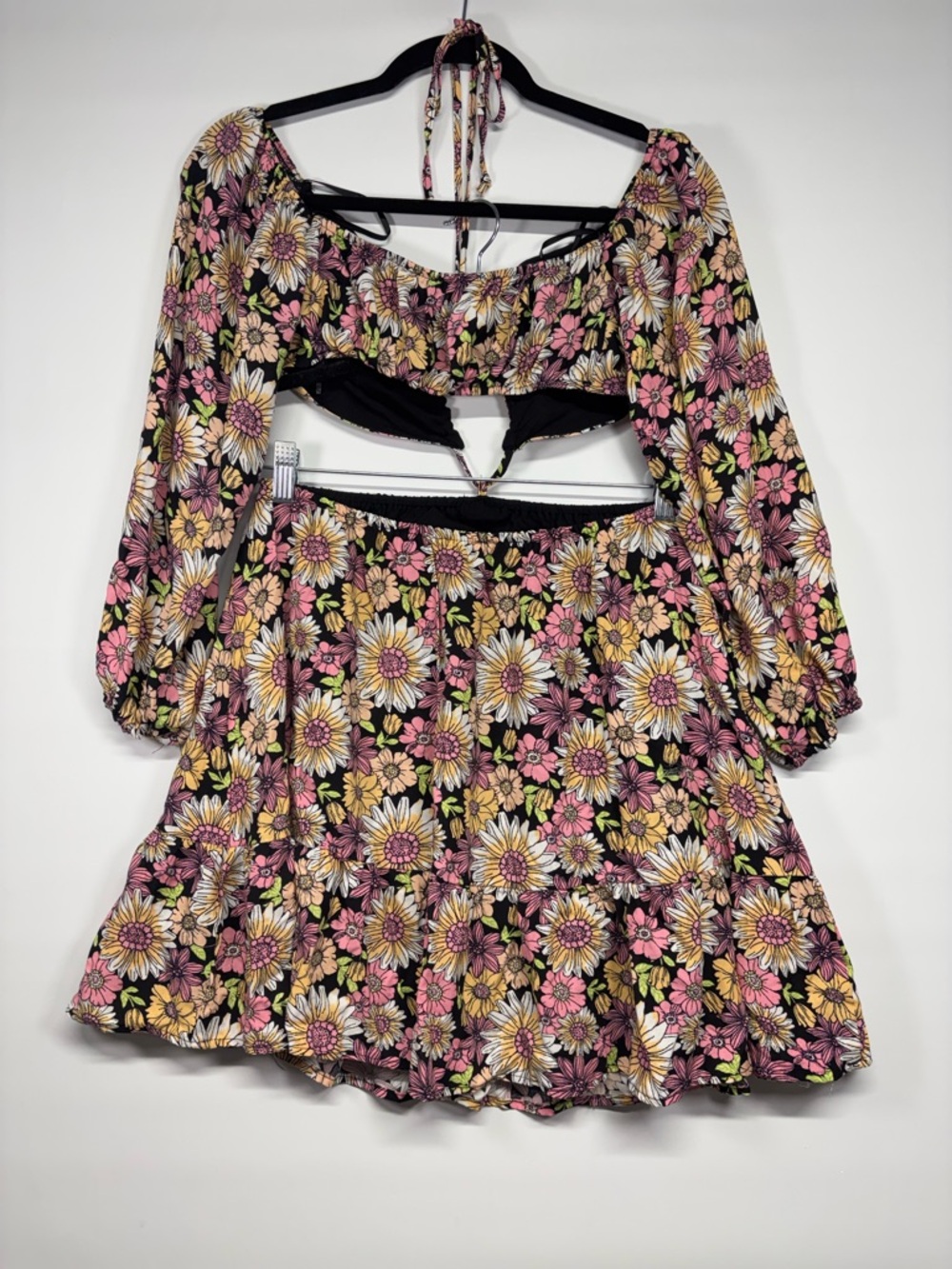 ✨Forever 21 Black Floral Cutout Mini Dress Strappy Halter Neck Line Size S - Picture 5 of 13